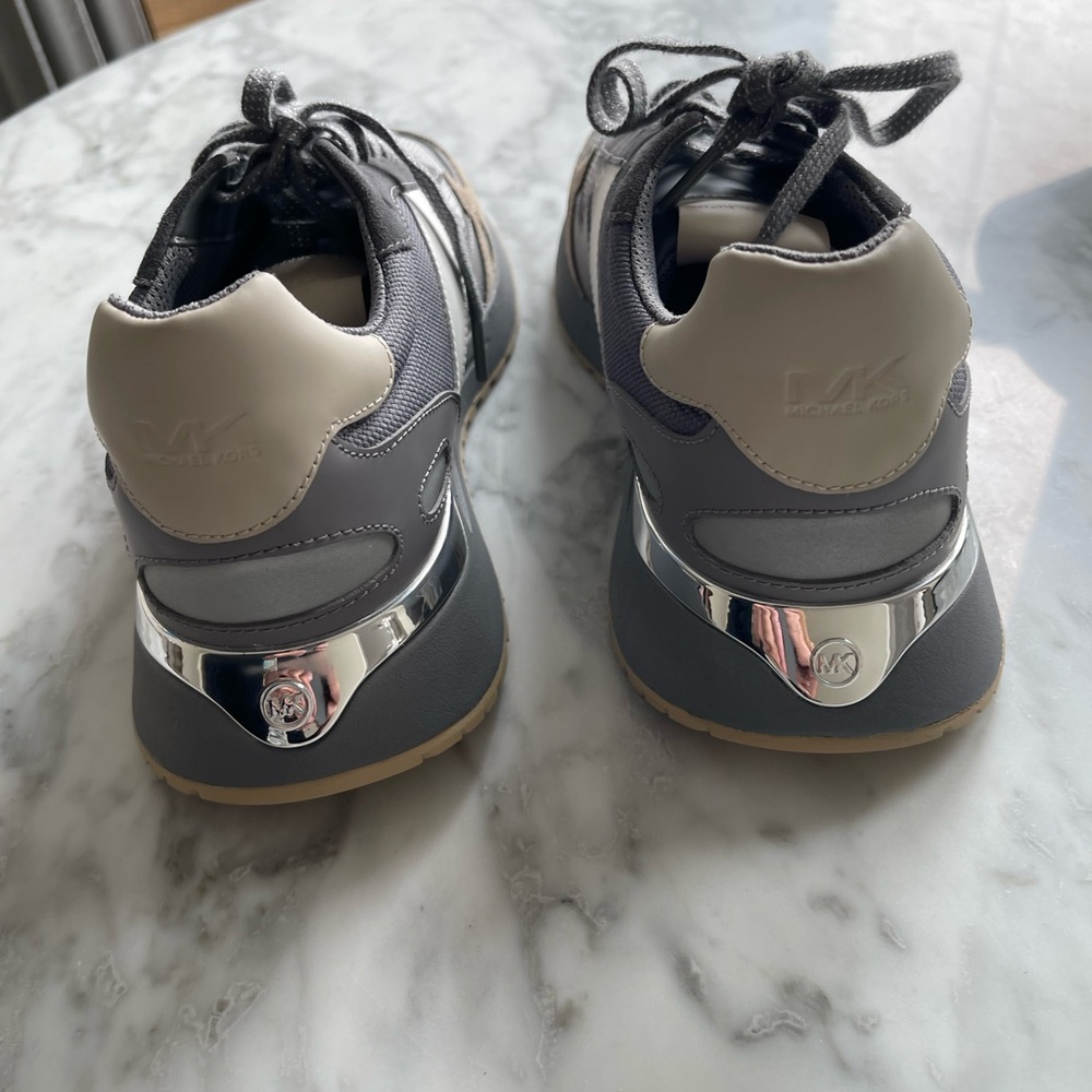 Men’s Michael Kors Miles Mesh / Leather Trainer, size 10 - Picture 2 of 5